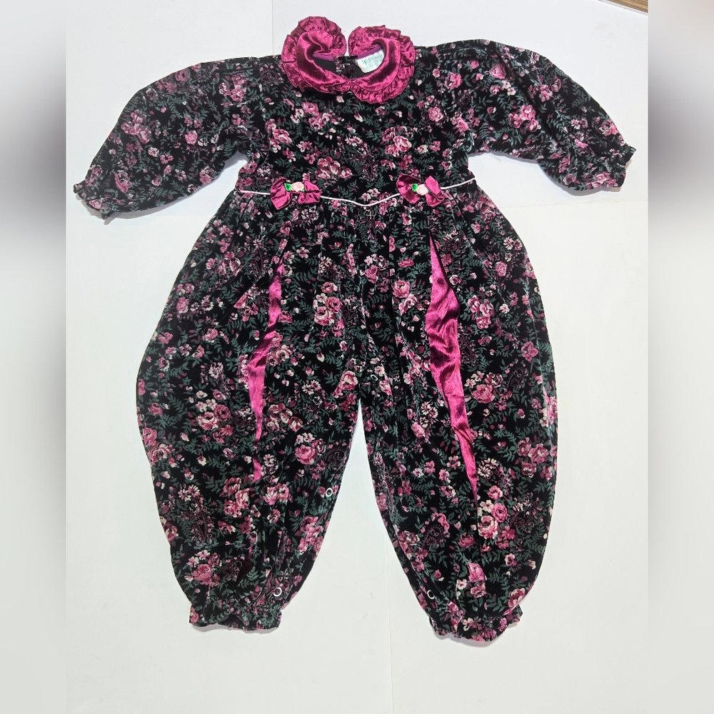 Vintage 90s-80s 3T Floral Velvet and Silk Dark Floral With Bows Onsie